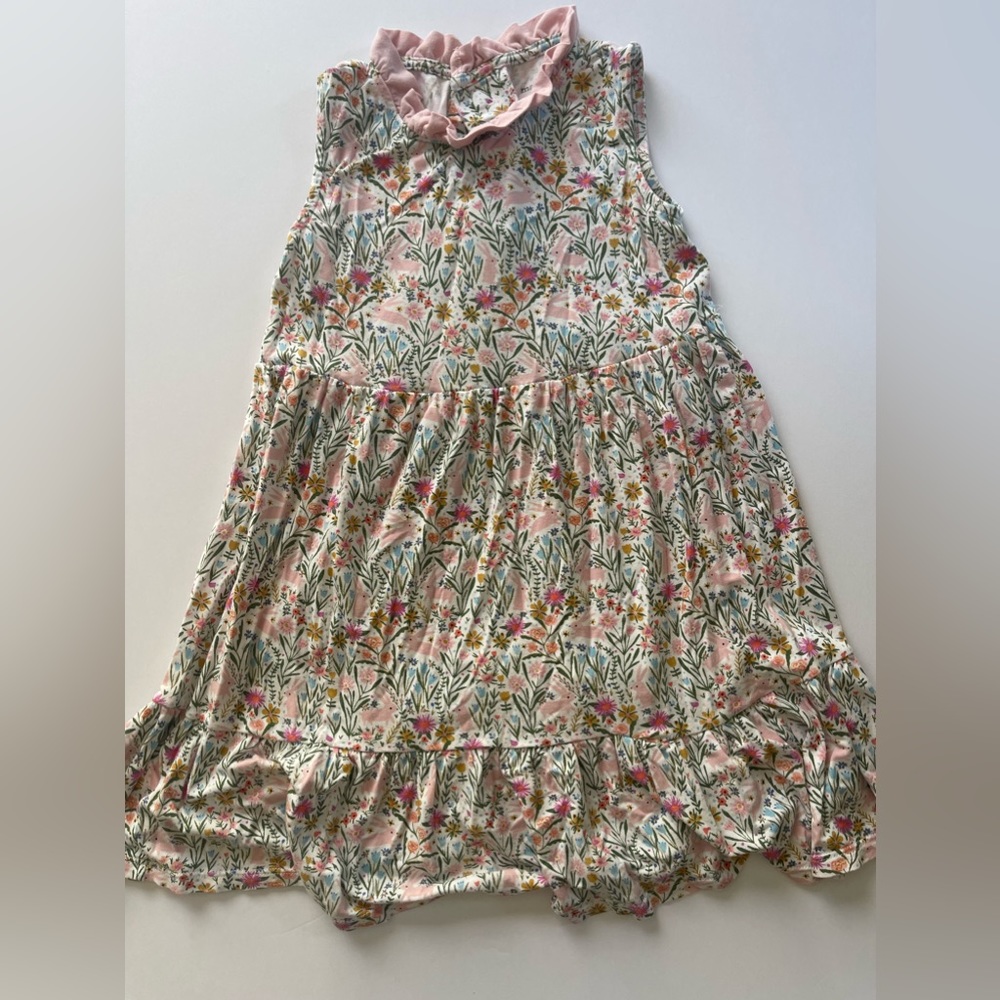 Girls magnetic me dress cute bunnies perfect for Easter or spring!